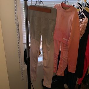 GymShark 3 piece 1 set in peach color size M/ 1 pair leggings in gray/pink Med